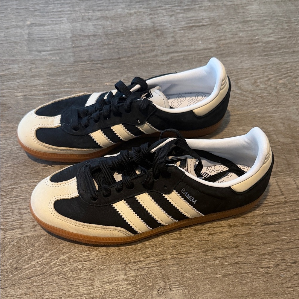 adidas Samba Black and White Women's Athletic Shoes - Picture 4 of 4